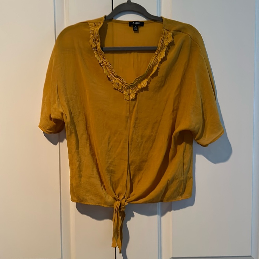 Women’s Top Size M